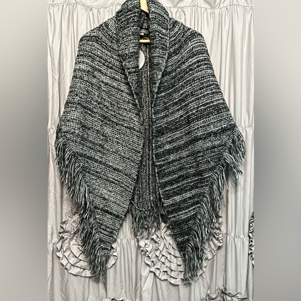NWT~Demdaco Women’s Shawl
